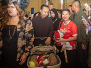 Lelang Laku Rp 12 Juta, Nasib Baju Bobby Kertanegara kini di Tangan Legislator PSI