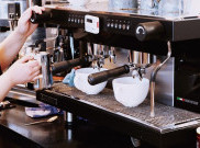 6 Kesalahan Membersihkan Mesin Pembuat Kopi