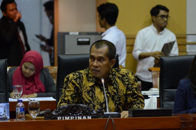 Komisi I DPR Minta Kemenkominfo Pulihkan Pembatasan Medsos