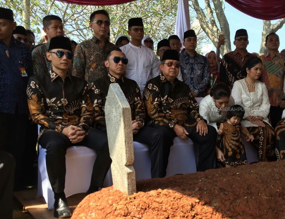 Masyarakat Ziarah ke Makam Ibu Ani, SBY: Terima Kasih Sudah Doakan Almarhumah