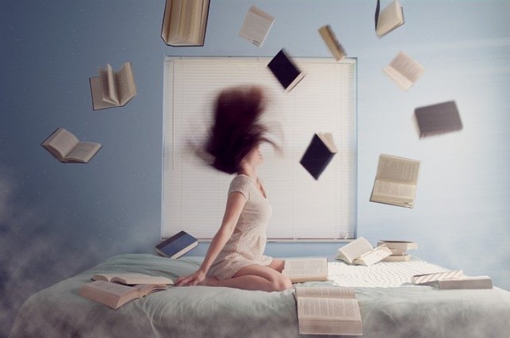 Baca buku dalam jeda 30 menit sebelum kembali tidur. (Foto pixabay/pexels)