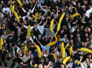 Misteri Balon Pisang Manchester City di Anfield, Tradisi Unik Sejak 1987!