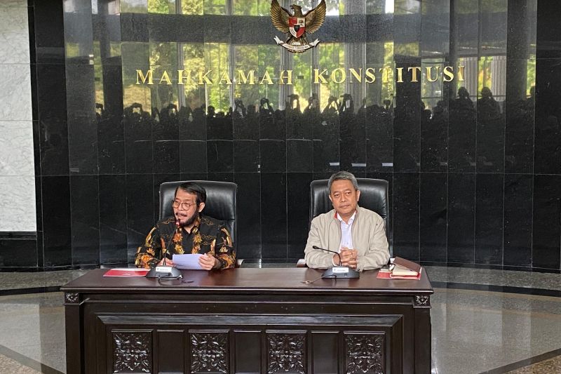 Anwar Usman Buka Suara Setelah Diberhentikan Dari Ketua MK - MerahPutih