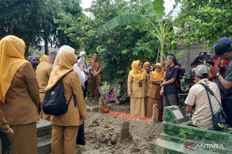 Tabrakan Kereta Maut Akhiri Pengabdian Bu Guru Ela di SDN Pejagan 11, Husnul Khotimah!