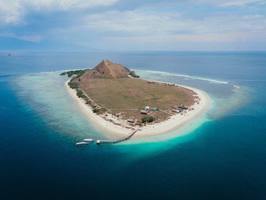 pantai pulau kenawa