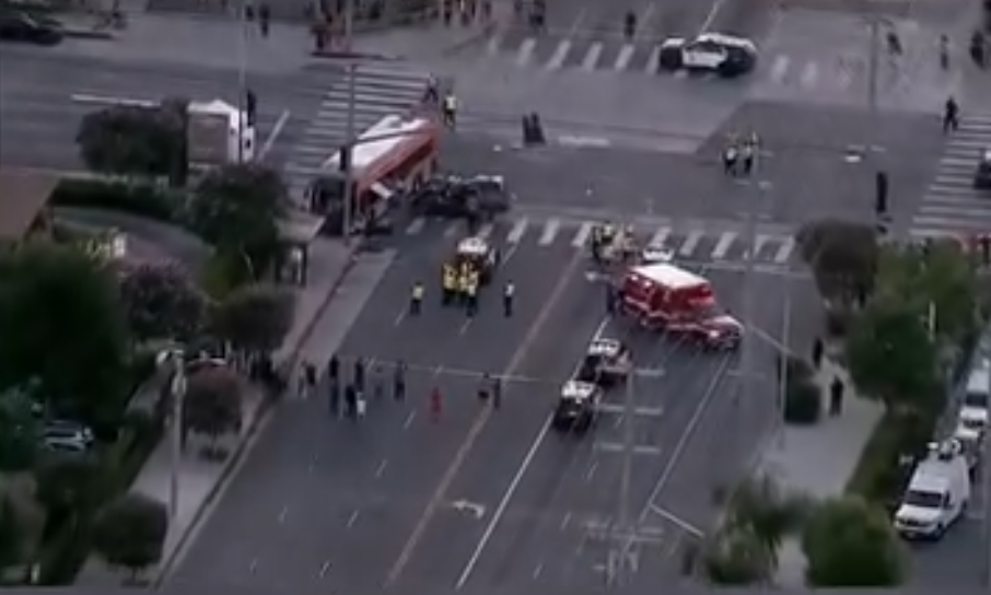  Helikopter TV Berita Jatuh saat Liput Kecelakaan Bus di Los Angeles, 3 Tewas