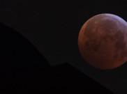 Penerbangan Tanpa Tujuan untuk Nikmati Supermoon
