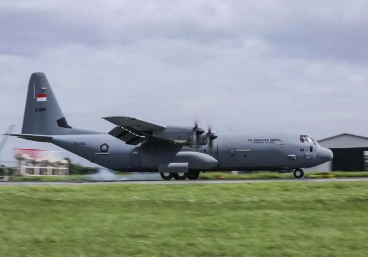 Enam Pesawat TNI AU Angkut 31 Ton Logistik dan 500 Pompa Air ke NTT-Kalimantan