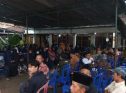 Syabda Perkasa Dimakamkan Satu Liang Bersama Ibunya di TPU Karaban