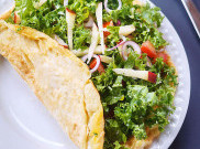 Salad Apel dan Omelet Sehat untuk Hari Berenergi