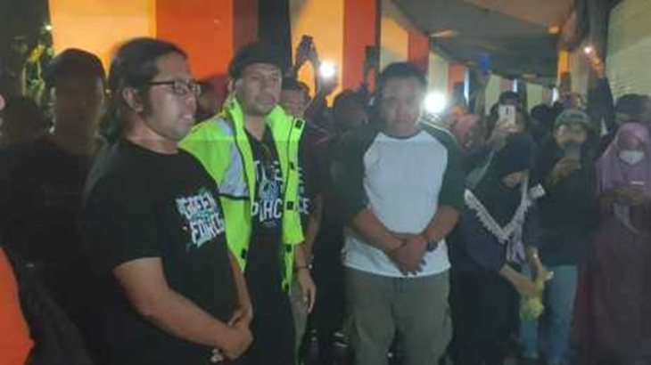 Bonek-Aremania Duduk Bareng Gelar Doa Bersama di Stadion Kanjuruhan