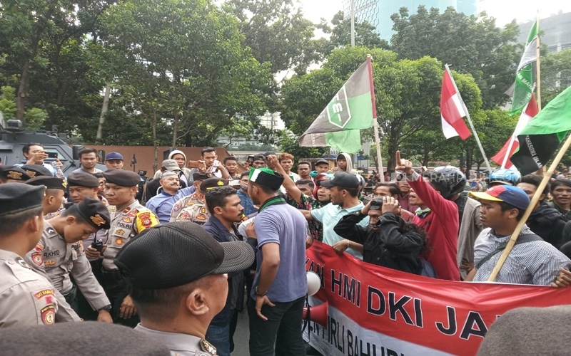  Tolak Firli Pimpin KPK, Massa HMI Bentrok dengan Polisi