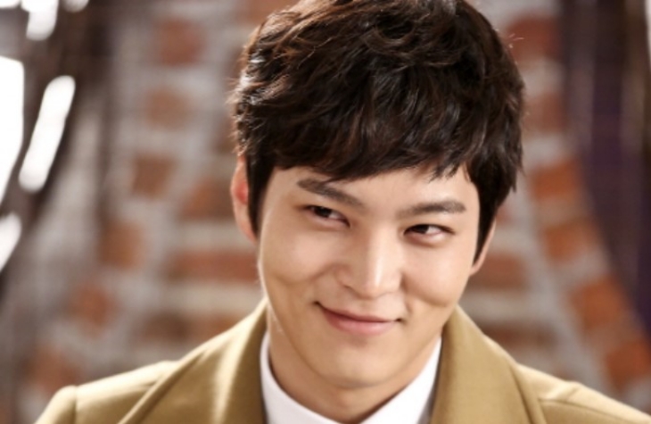 Joo Won menyukai keempukan yang didapatkannya saat menyentuh perempuan montok. (Foto: Soompi)