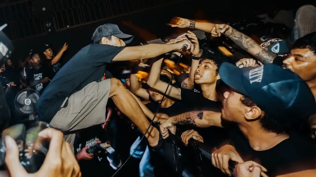 Something Wrong Rilis Ulang Beberapa Lagu Terbaik dalam Kompilasi Album