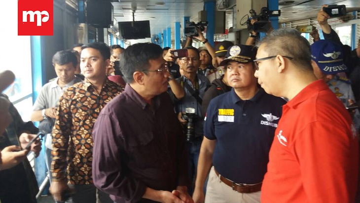 Djarot Cek Langsung Perbaikan Halte TransJakarta Kampung Melayu