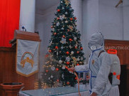 Jelang Perayaan Malam Natal, Polisi Semprotkan Disinfektan di Gereja GPIB Immanuel