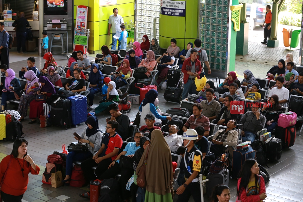 Suasana Stasiun Gambir, Jakarta Pusat (Foto: MP/Rizki Fitrianto)