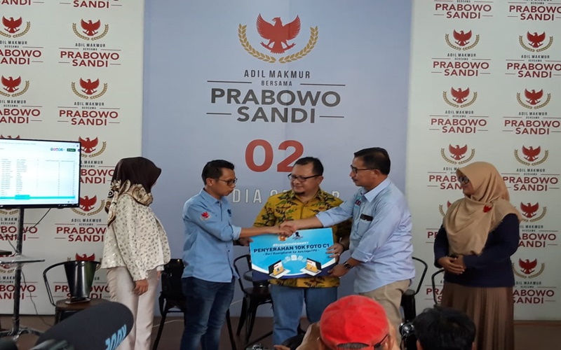 Ferry menerima form C1 plano dari relawan
