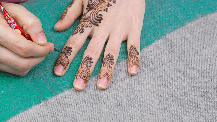 Berkreasi dengan Henna Bareng Circle Ngabuburit