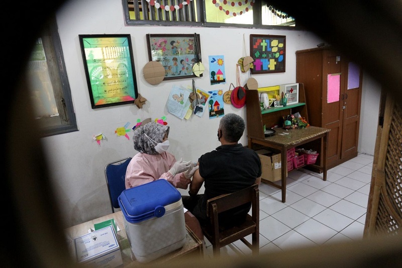 Ratusan Masyarakat Umum Sudah Disuntik Vaksin Pfizer dan Moderna di Jakarta Barat