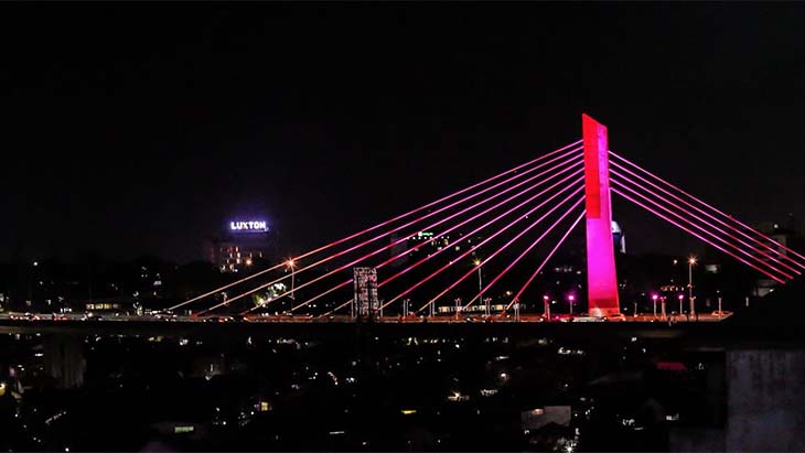 Lampu Warna-Warni Serupa Kembang Api Hiasi Kota Bandung
