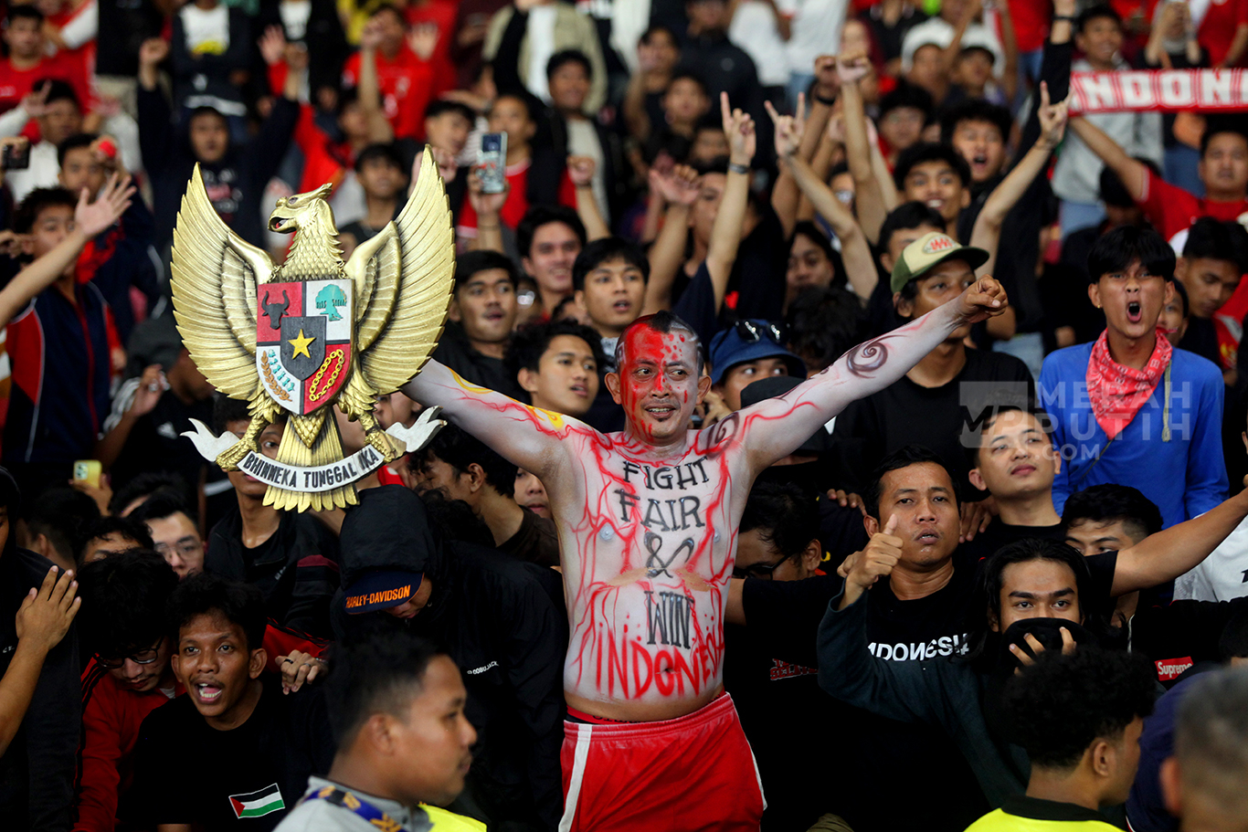 Aksi Supporter Timnas Indonesia Rayakan Garuda Melaju ke Babak Final Piala AFF 2025