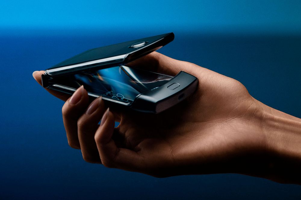 Motorola Razr Jadul Disulap Jadi Smartphone Canggih dengan Layar Lipat