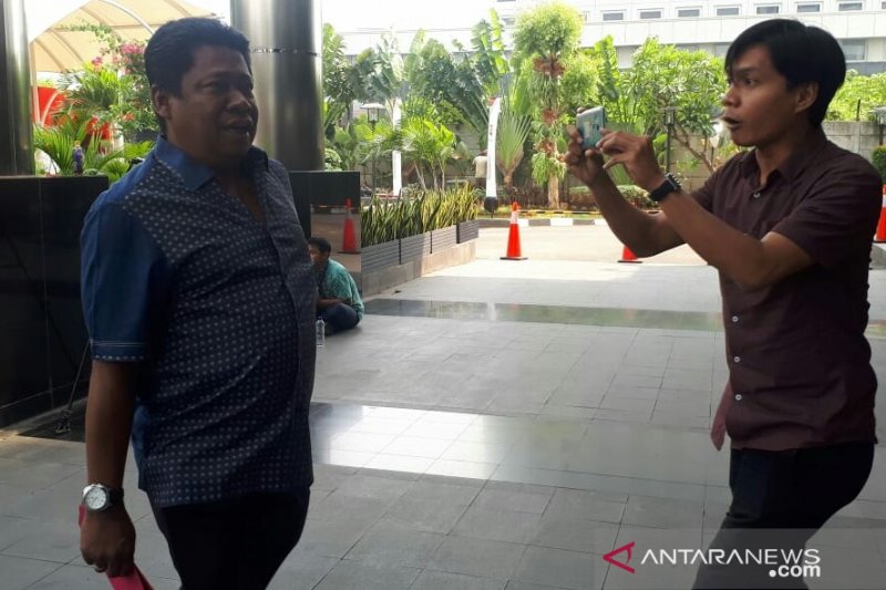 Legislator PDIP Waras Wasisto saat tiba di Gedung KPK