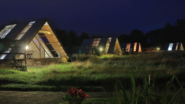 5 Tempat Glamping Ramah Anak dari Berbagai Negara