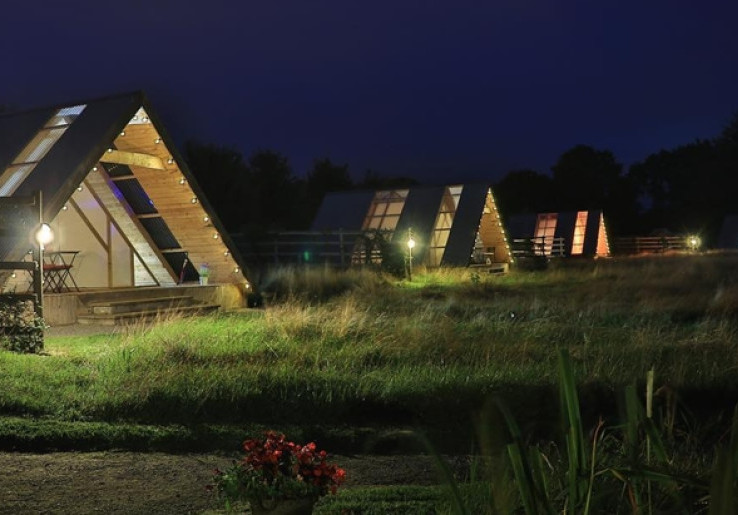 5 Tempat Glamping Ramah Anak dari Berbagai Negara