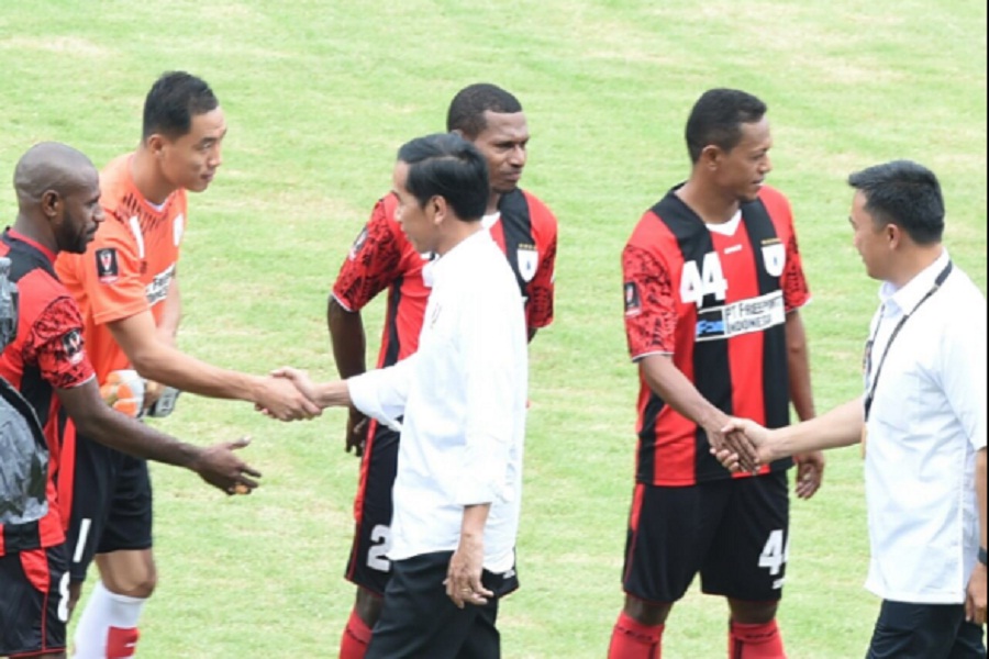 Presiden Jokowi salami para pemain Persipura