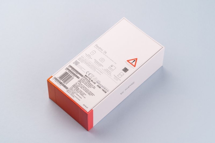 Kotak belakang ponsel Xiaomi berisi informasi mengenai garansi hingga nomor IMEI. (ANTARA News/HO Xiaomi Indonesia)