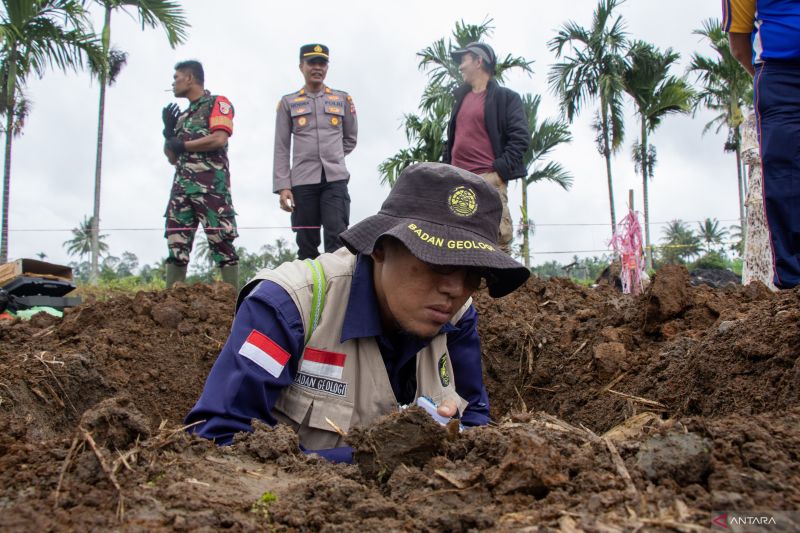 Peneliti Badan Geologi Diterjunkan Pecahkan Misteri Sinkhole di Limapuluh Kota