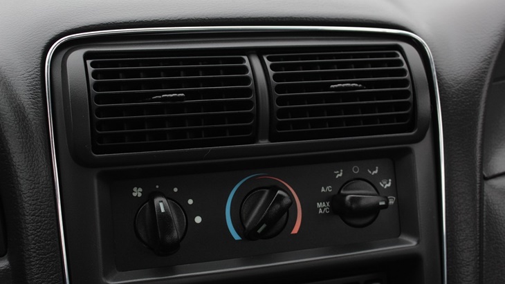 Ngabuburit Berfaedah dengan Merawat AC Mobil