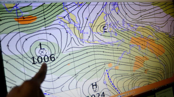 Hati-hati Hujan Diikuti Petir dan Angin Kencang di Jabodetabek 