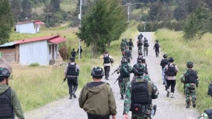 Ilustrasi pergerakan tim gabungan tentara dan polisi mengejar kelompok bersenjata di Beoga Kabupaten Puncak, Papua. ANTARA/HO-Satgas Humas Ops Nemangkawi