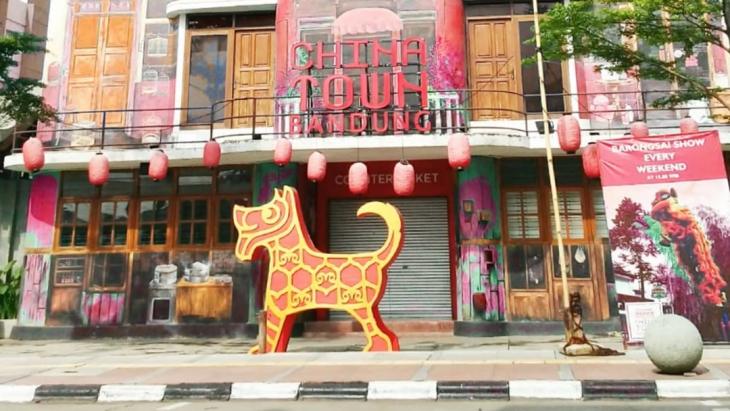 Salah satu bangunan di Chinatown Bandung (Foto: Instagram/malikarif96)