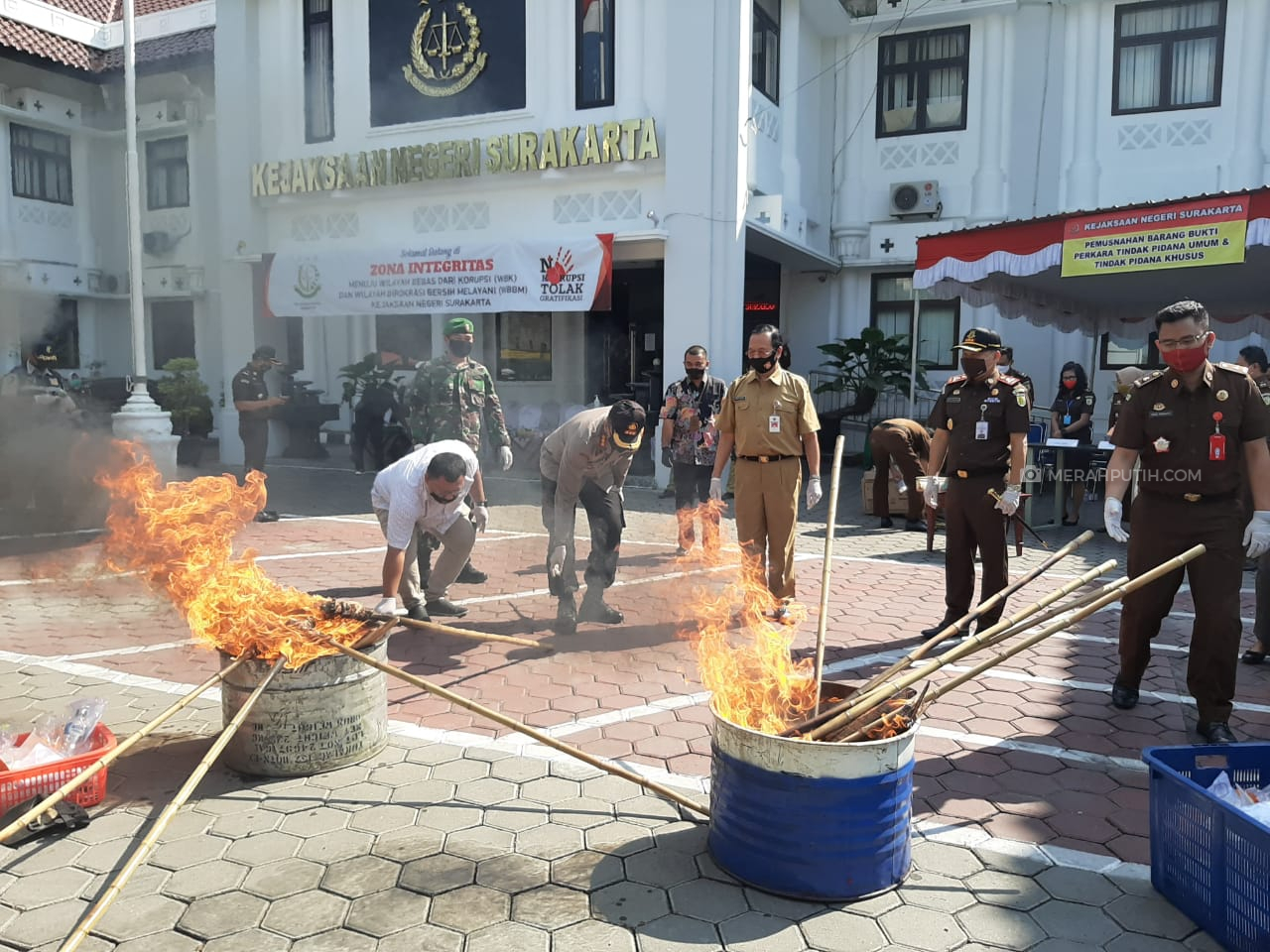 Kasus Narkoba Paling Dominan, Kejari Solo Musnahkan Barang Bukti Ganja dan Sabu