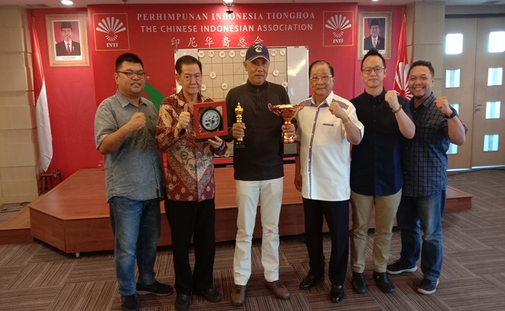 Teddy Sugianto bersama juara Xianqqi Iwan Setiawan