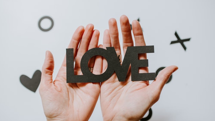 Love Language dapat Terbentuk karena Masa Kecil