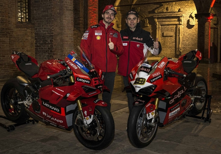 Ducati Rayakan Gelar Ganda dengan Merilis Replika Ducati V4 S