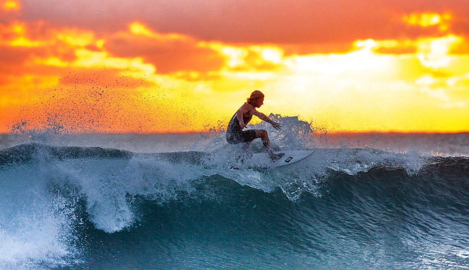 Bali dikenal sebagai tempat surfing (Suber: Pixabay/Kanenori)