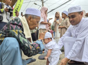 Tradisi Injak Bumi, Ritual Sakral Bayi-Bayi Jambi Seberang Setelah Salat Id