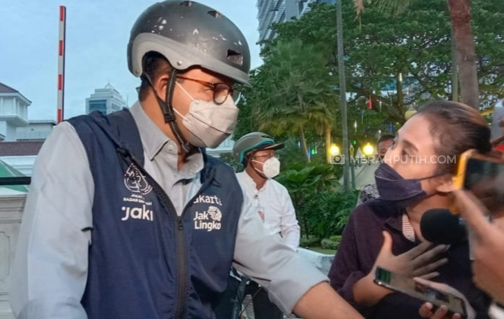 Sambil Bawa Sepeda, Anies: Nanti Ya UMP Lagi Proses