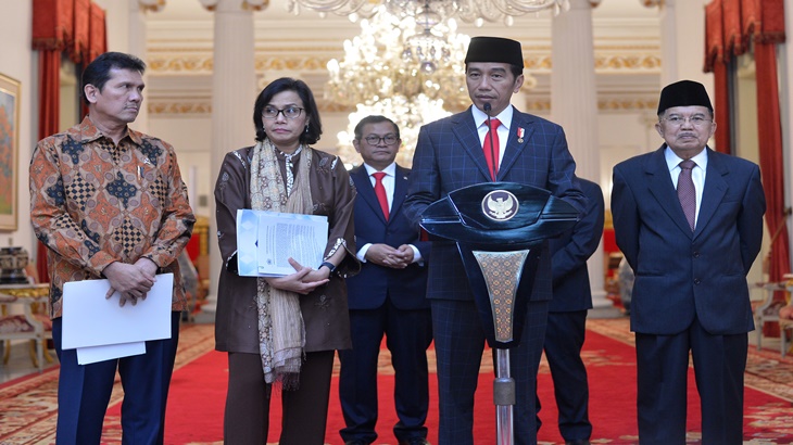Presiden Jokowi bersama para menteri
