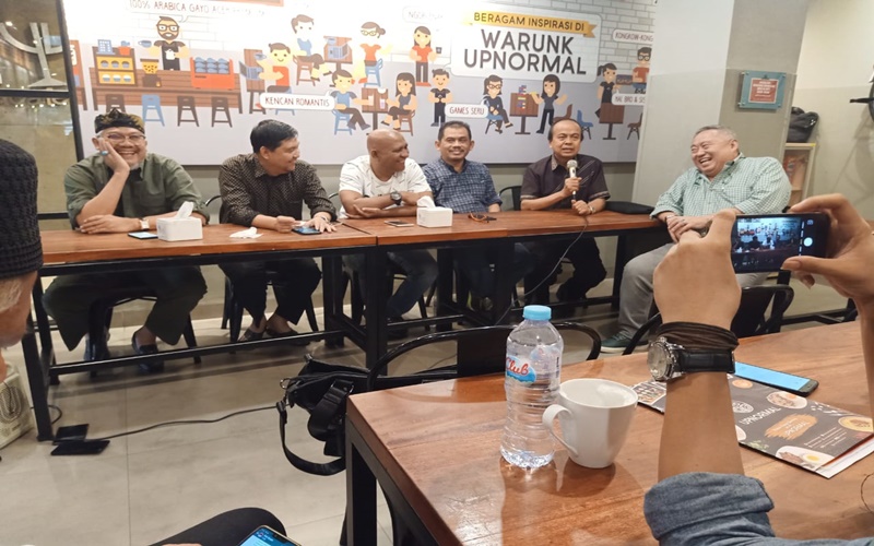 MS Kaban bersama sejumlah tokoh dalam diskusi publik di Cikini, Jakarta Pusat