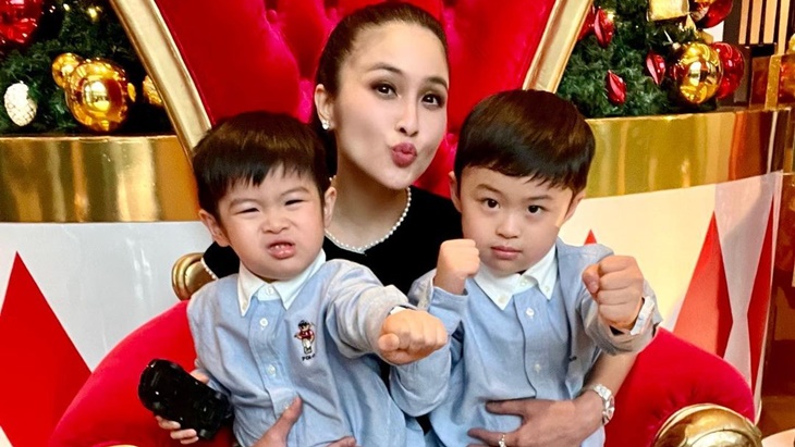 Sandra Dewi 'Recharge' Kebahagiaan dengan Mengenakan Pakaian Wangi