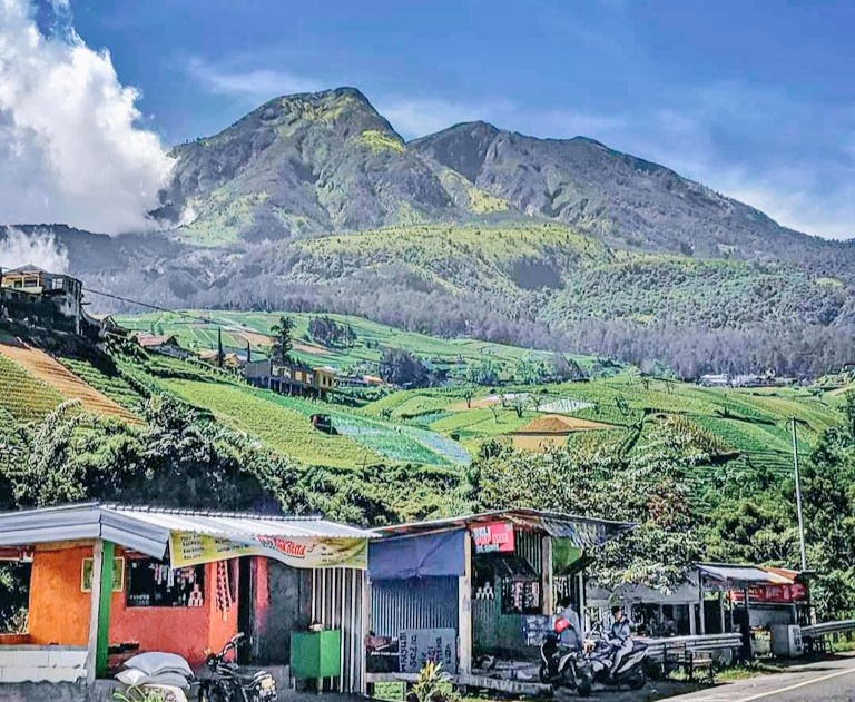 Cuaca panas penyelimuti kawasasan lereng Gunung Lawu pada puncak musim kemarau. (MP/Ismail)