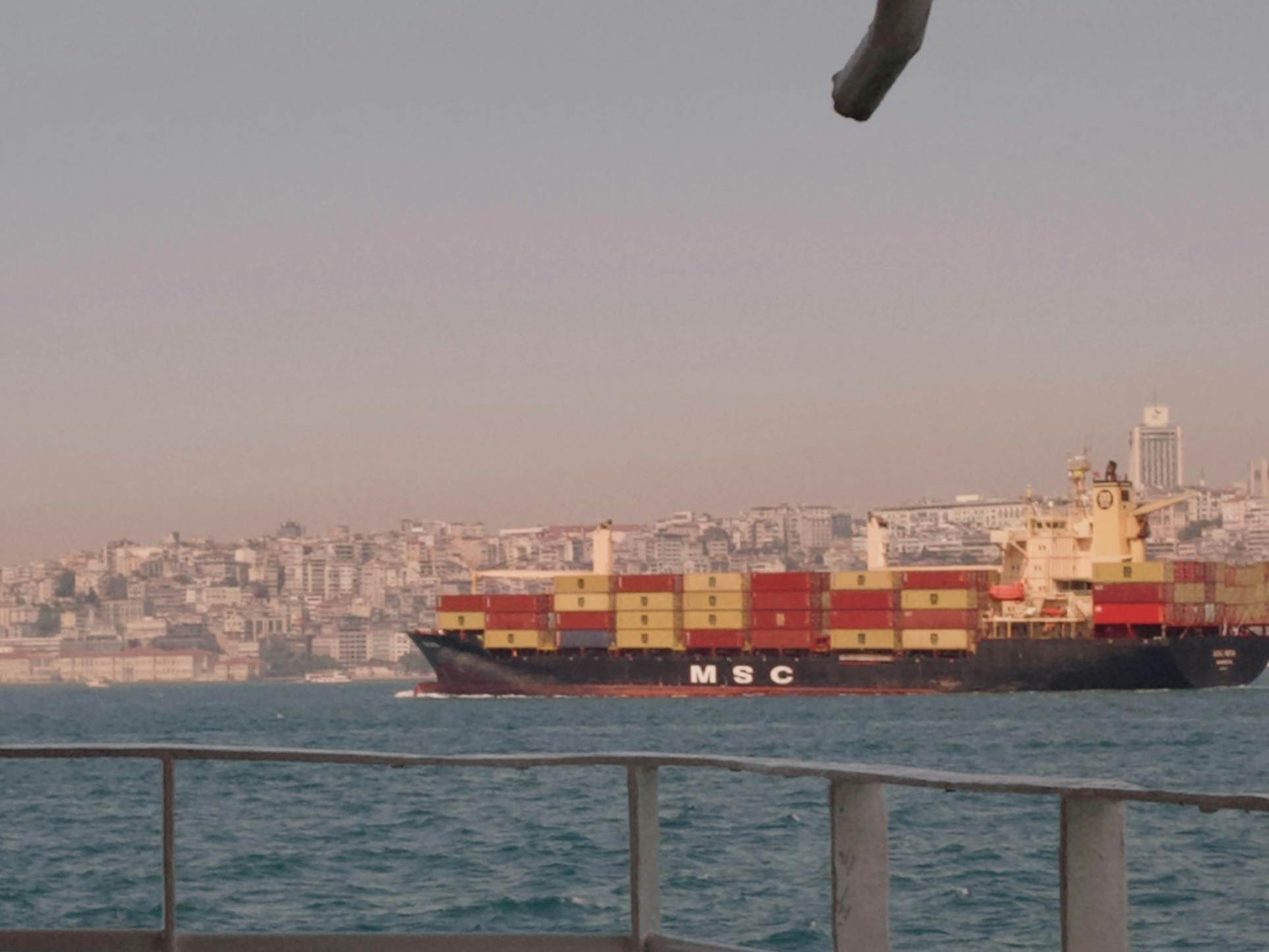 Parlemen Iran Setuju Tutup Selat Hormuz, 4 Ancaman Besar Intai Dunia