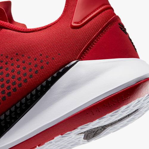 Swoosh menghubungkan bagian forefoot dan heel. (Foto hypebeast)